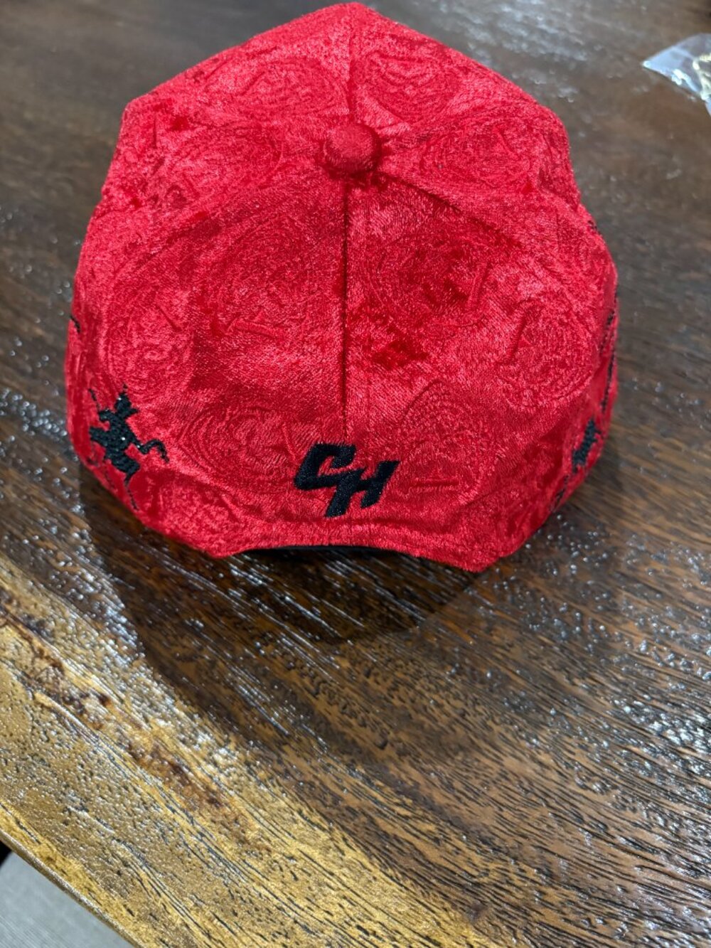CH Chucky Hats  Porte Y Estilo Red Velvet Devil Medallion Sequin Black Horror - Picture 3 of 6